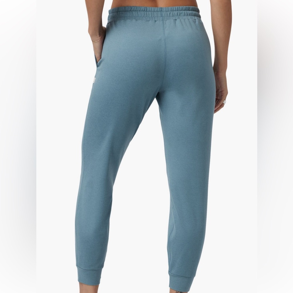 NEW Vuori Performance Joggers in Smoke Blue Heather - Picture 2 of 5